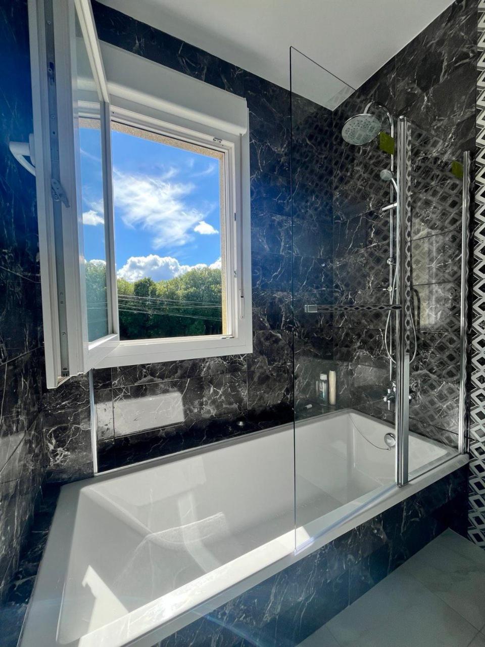 A De Carmina Apartment โอโกรูญา ภายนอก รูปภาพ